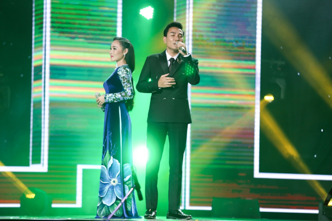 Thần tượng Bolero 2017 tập 6: Quang L&ecirc; nghẹn ng&agrave;o bật kh&oacute;c khi chia tay với 3 th&iacute; sinh đầu ti&ecirc;n trong đội h&igrave;nh top 7