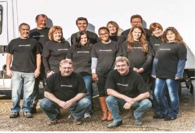 C&aacute;c th&agrave;nh vi&ecirc;n đội ph&aacute;o hoa Sugyp Sa của Thụy Sỹ.