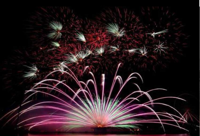 M&agrave;n tr&igrave;nh diễn ph&aacute;o hoa của Sugyp Sa.