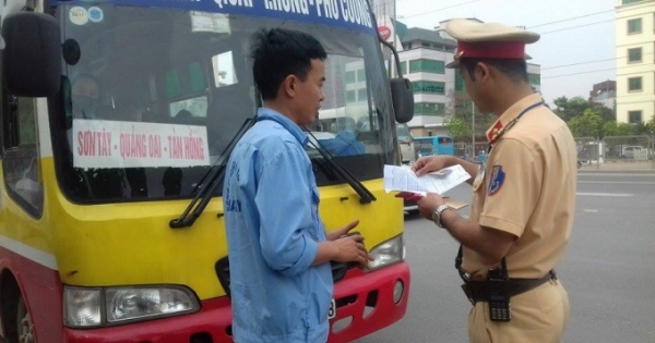 Hà Nội: Xử phạt xe khách có màu sơn giống xe buýt