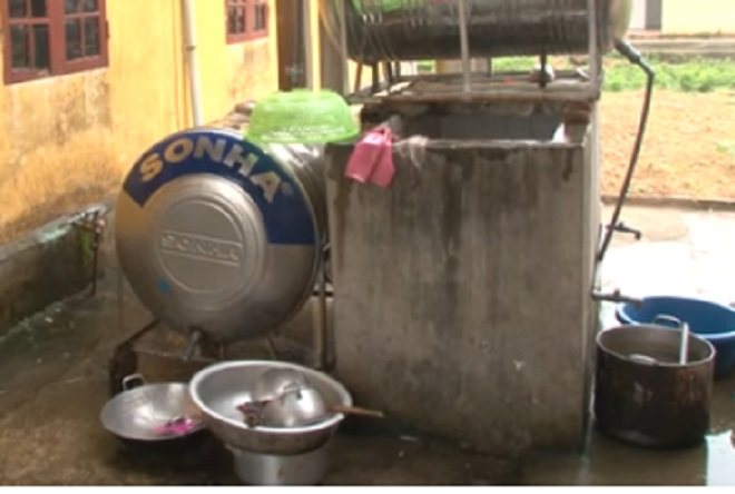 Nơi được cho l&agrave; khu vực gần bếp của trường Mầm non Hợp L&yacute;. (ảnh: Cắt từ clip)&nbsp;