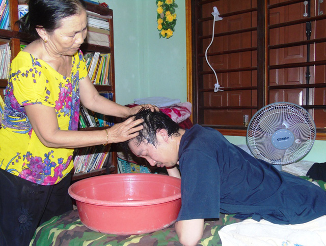 Với Mai Tư Khoa, mẹ l&agrave; người đồng h&agrave;nh gi&uacute;p anh vượt qua mọi nghịch cảnh trong cuộc sống.