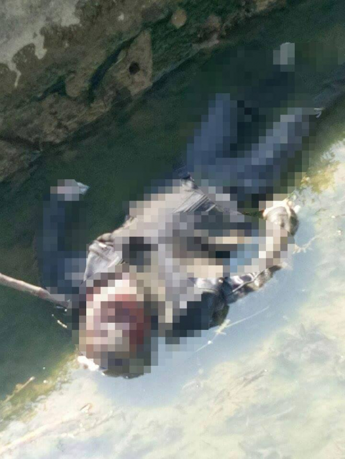 Thi thể người đ&agrave;n &ocirc;ng được ph&aacute;t hiện nổi lập lờ dưới k&ecirc;nh thủy lợi.