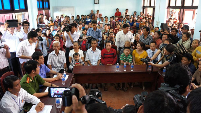 Buổi xin lỗi c&ocirc;ng khai người t&ugrave; thế kỷ Huỳnh Văn N&eacute;n.