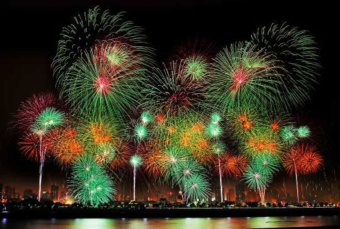 M&agrave;n tr&igrave;nh diễn ph&aacute;o hoa rực rỡ, nhiều sắc m&agrave;u của Liuyang Dancing.