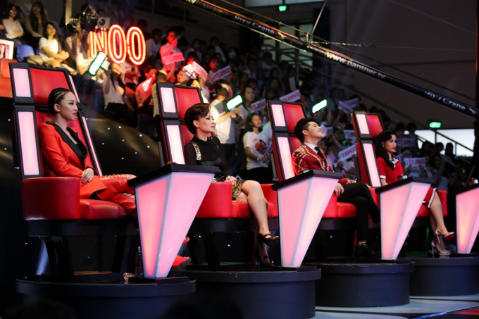 Đ&ocirc;ng Nhi lựa chọn Anh T&uacute; đi tiếp&nbsp;trong tập 10 Giọng h&aacute;t Việt 2017.