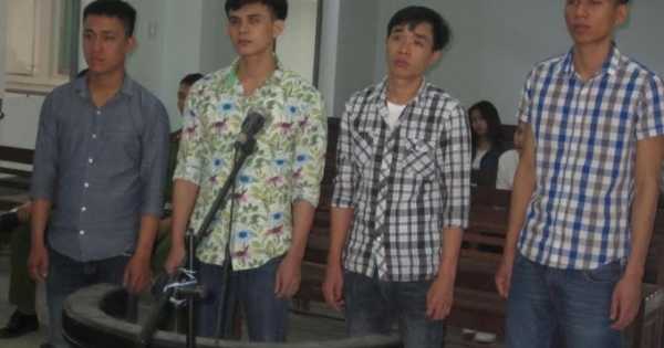 Côn đồ chế bom xăng ném vào người vô tội