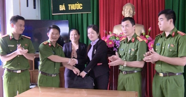 Thanh Hóa: Công an huyện trao trả hơn 60 triệu đồng cho cô giáo Mầm non