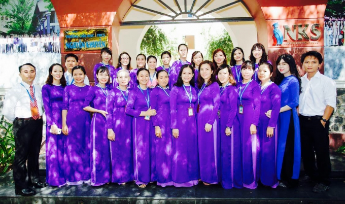 Đội ngũ c&aacute;n bộ gi&aacute;o vi&ecirc;n nh&agrave; trường.