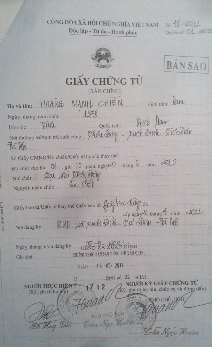 Giấy chứng tử của anh Ho&agrave;ng Mạnh Chiến (con trai &ocirc;ng Quyết).