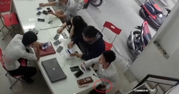 "Soái ca sơ mi trắng" ngang nhiên trộm điện thoại còn để lại ảnh "tự sướng"