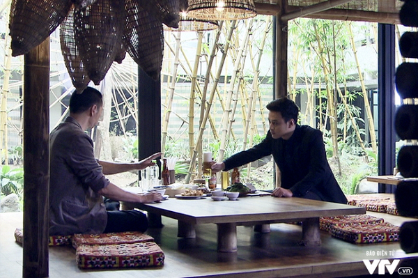 Trong cuộc tr&ograve; chuyện với Lương Bổng, L&ecirc; Th&agrave;nh đ&atilde; dần t&igrave;m được manh mối về cha mẹ ruột của m&igrave;nh. (Ảnh: VTV)