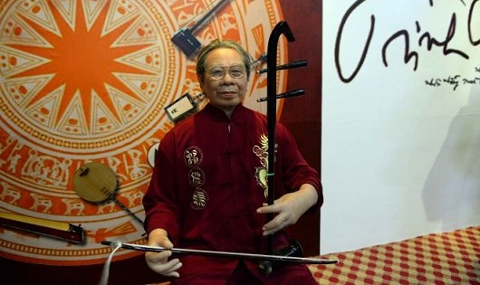 Tượng s&aacute;p nghệ sĩ Trần Văn Kh&ecirc;.