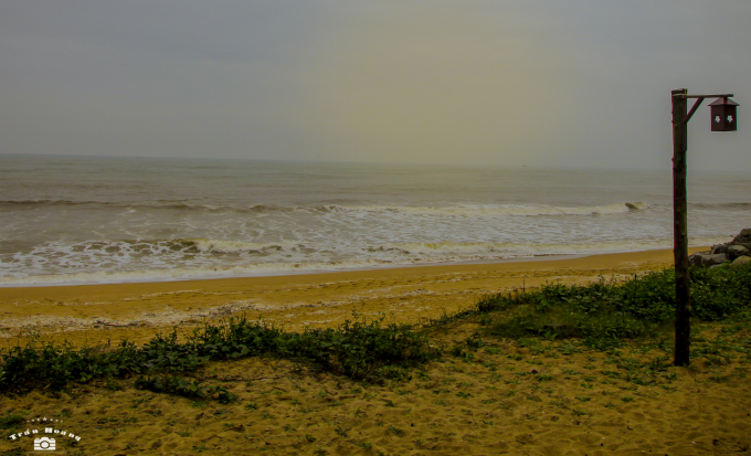 B&atilde;i biển Thạch Hải chỉ c&aacute;ch trung t&acirc;m th&agrave;nh phố H&agrave; Tĩnh 10km, giao th&ocirc;ng hết sức thuận tiện.