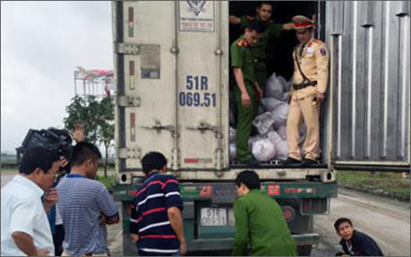 Đồng Nai: Ph&aacute;t hiện 4 tấn nầm gia s&uacute;c kh&ocirc;ng r&otilde; nguồn gốc. Ảnh: Bnews.