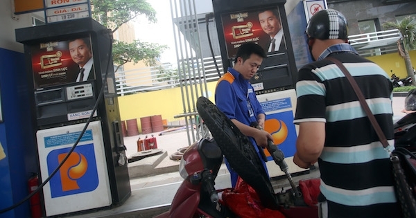 Cho xả quỹ bình ổn, giá xăng dầu đồng loạt tăng nhẹ 350 đồng/lít
