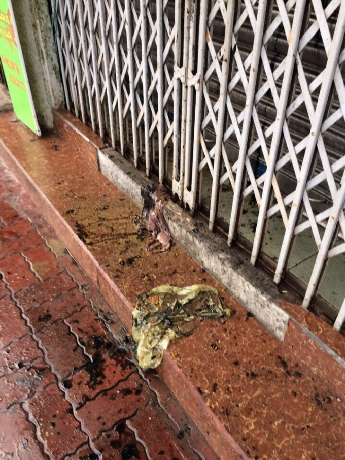 Dấu vết sau vụ tấn c&ocirc;ng bằng