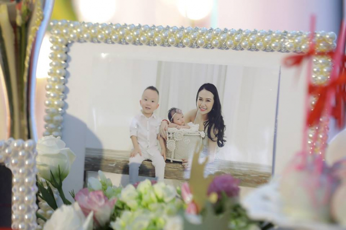 B&eacute; Son b&ecirc;n anh trai Su H&agrave;o v&agrave; mẹ&nbsp;Hương Baby.