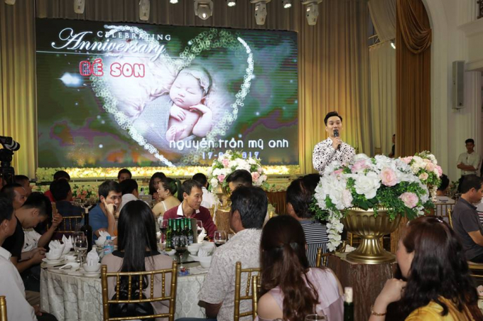 Nhiều bạn b&egrave; th&acirc;n thiết của Tuấn Hưng như MC Quang Minh, MC Ph&iacute; Linh, &aacute; hậu T&uacute; Anh, cầu thủ Vũ Minh Tuấn v&agrave; c&aacute;c ca sĩ Hạnh Sino, Dương Ho&agrave;ng Yến, Hải Yến, Minh Vương, nh&oacute;m Oplus...