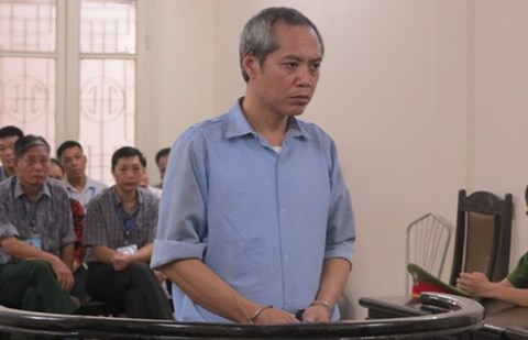 Bị c&aacute;o Hạnh trước v&agrave;nh m&oacute;ng ngựa.