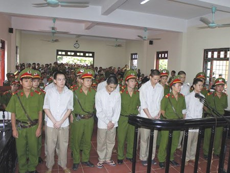 C&aacute;c bị c&aacute;o tại phi&ecirc;n t&ograve;a sơ thẩm.