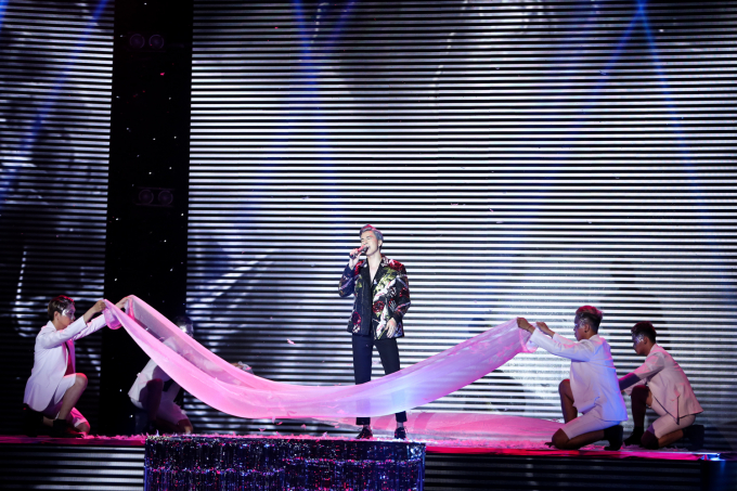 Soobin Ho&agrave;ng Sơn quay trở lại The Remix l&agrave;m gi&aacute;m khảo kh&aacute;ch mời trong đ&ecirc;m Chung kết 1