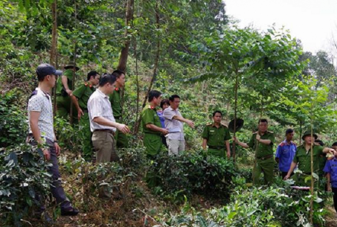 Lực lượng chức năng C&ocirc;ng an tỉnh H&agrave; Giang c&oacute; mặt tại hiện trường điều tra vụ việc.