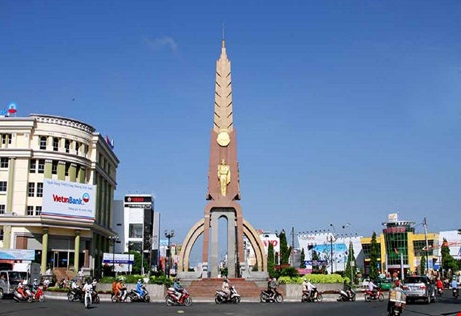 Khu vực nơi xe &ocirc; t&ocirc; chở người H&agrave;n Quốc va chạm với Phước. (Ảnh: b&aacute;o Ph&aacute;p luật TPHCM)