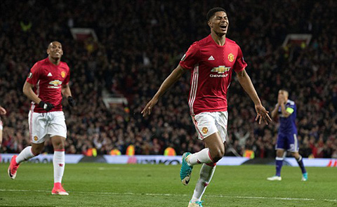 Người h&ugrave;ng&nbsp;Rashford tỏa s&aacute;ng gi&uacute;p M.U gi&agrave;nh chiến thắng.