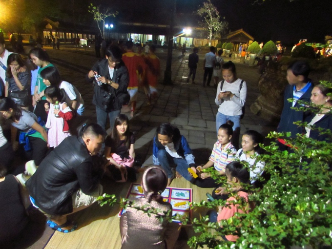 C&aacute;c tr&ograve; chơi d&acirc;n gian.