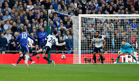 Hazard tỏa s&aacute;ng với c&uacute; s&uacute;t xa hiểm h&oacute;c