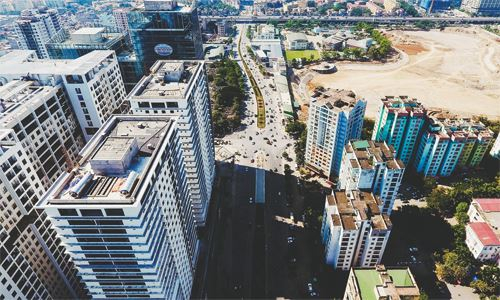 Nhiều chuy&ecirc;n gia cho rằng ch&iacute;nh việc quy hoạch li&ecirc;n tục được điều chỉnh dẫn tới hệ lụy như hiện nay v&agrave; đ&acirc;y ch&iacute;nh l&agrave; kẽ hở ch&iacute;nh dẫn tới c&aacute;c đ&ocirc; thị bị &ldquo;vỡ trận&rdquo;.