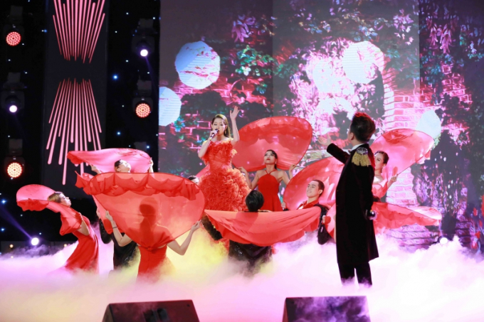 Vũ H&agrave; chứng tỏ khả năng &ldquo;thi&ecirc;n biến vạn ho&aacute;&rdquo; cho th&iacute; sinh