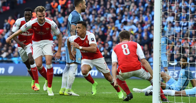 Sanchez tỏa s&aacute;ng đưa Arsenal v&agrave;o chung kết FA cup 2016/2017. (Ảnh:&nbsp;mirror.co.uk)