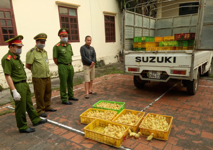 Tang vật bị lực lượng chức năng thu giữ l&agrave;m thủ tục b&agrave;n giao cho Đội quản l&yacute; thị trường huyện Lạng Giang xử l&yacute; theo quy định.