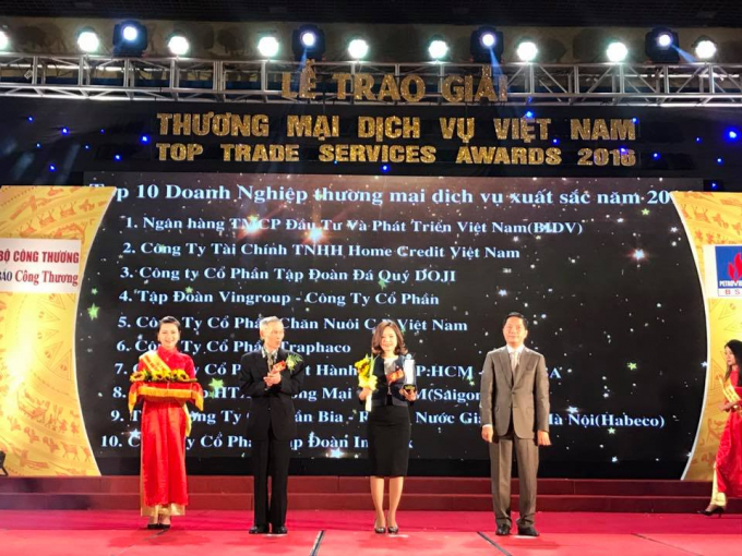 BIDV đứng thứ nhất trong Top 10 Doanh nghiệp Thương mại dịch vụ Xuất sắc.