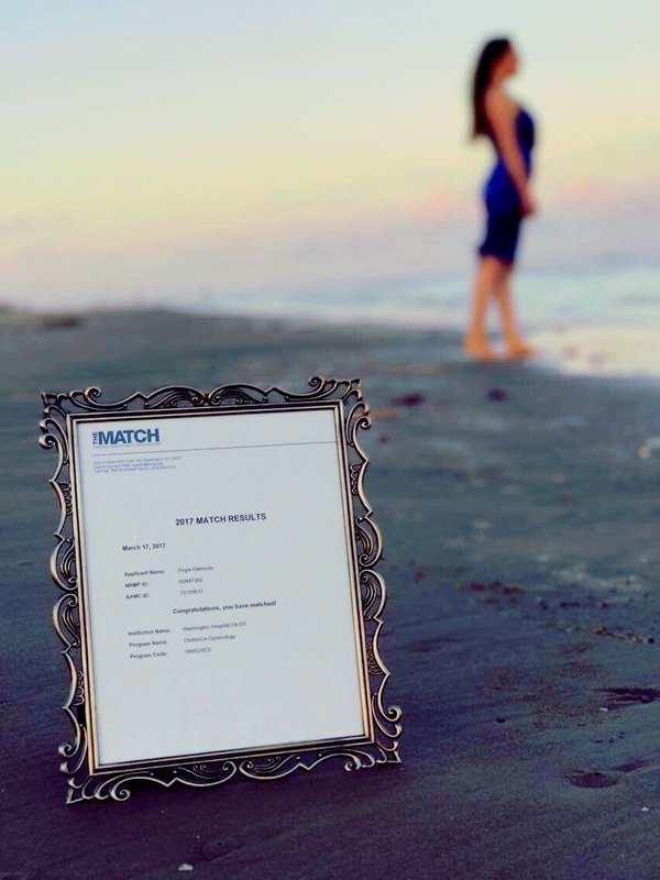 Cận cảnh tấm bằng tiến sĩ v&agrave; l&agrave; người chồng của&nbsp;Angie Hamouie.&nbsp;(Ảnh:&nbsp;Angie Hamouie)