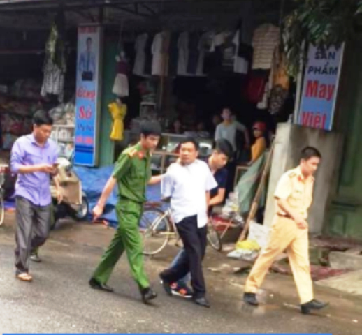 Đối tượng Trần Xu&acirc;n Thu bị &aacute;p giải về cơ quan điều tra (ảnh ĐT).