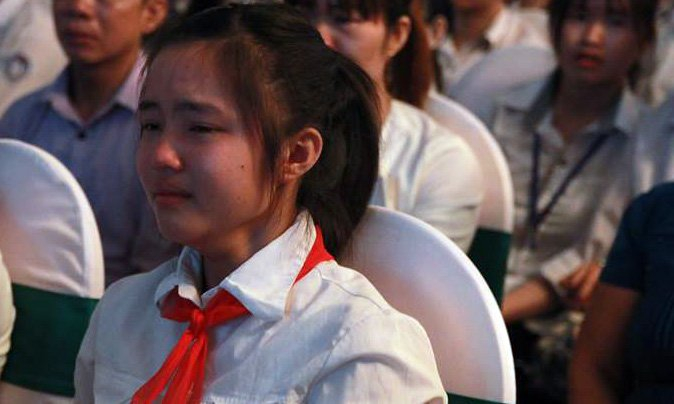 Anh Thư bật kh&oacute;c khi được nhận giải. (Ảnh: Vietnamnet)