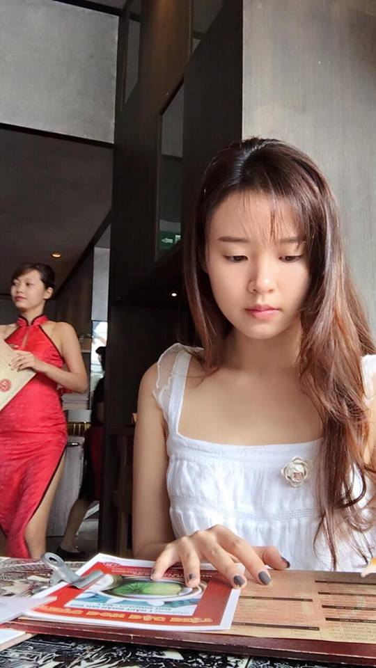 Kh&ocirc;ng kẻ mắt, t&ocirc; son: Đ&acirc;y l&agrave; mặt mộc ho&agrave;n to&agrave;n của hotgirl Midu