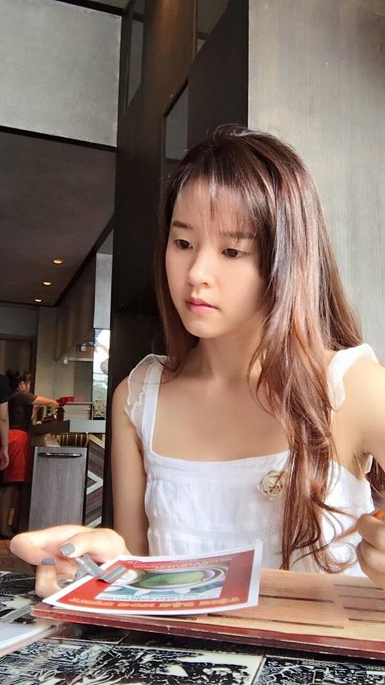 Kh&ocirc;ng kẻ mắt, t&ocirc; son: Đ&acirc;y l&agrave; mặt mộc ho&agrave;n to&agrave;n của hotgirl Midu