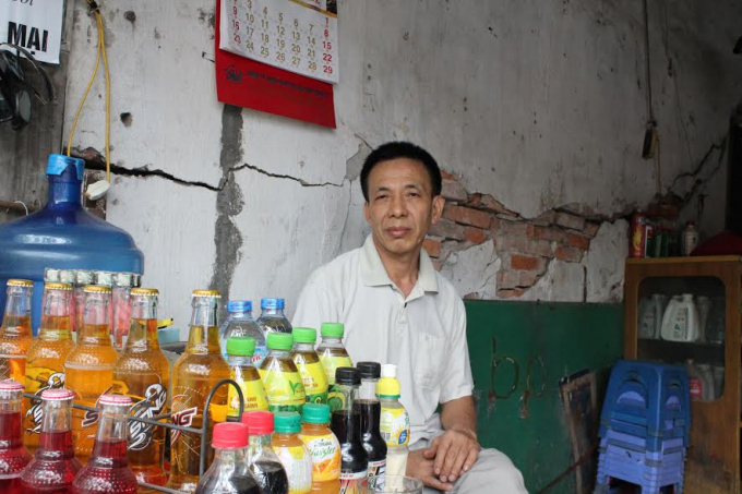 &Ocirc;ng Thủy chờ đợi được cấp sổ đỏ trong ng&ocirc;i nh&agrave; c&oacute; nguy cơ đổ sập bất cứ l&uacute;c n&agrave;o.