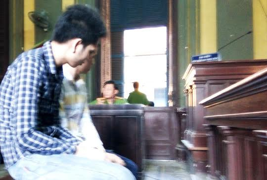 Hai bị c&aacute;o Qu&acirc;n v&agrave; Nh&acirc;m tại phi&ecirc;n ph&uacute;c thẩm.