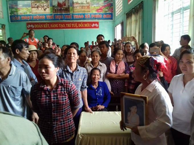 Buổi xin lỗi &ocirc;ng H&agrave;n Đức Long diễn ra trong sự hỗn loạn.