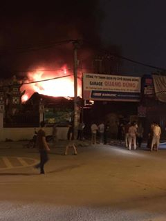 Hiện trường vụ ch&aacute;y nh&igrave;n từ xa.&nbsp;