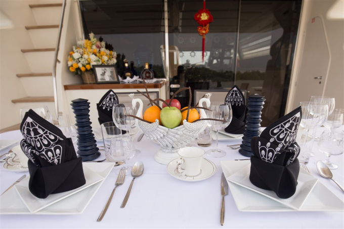 Trầm trồ với chiếc du thuyền hạng sạng h&agrave;ng đầu thế giới của L&yacute; Nh&atilde; Kỳ