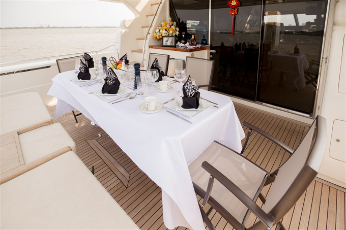 Trầm trồ với chiếc du thuyền hạng sạng h&agrave;ng đầu thế giới của L&yacute; Nh&atilde; Kỳ