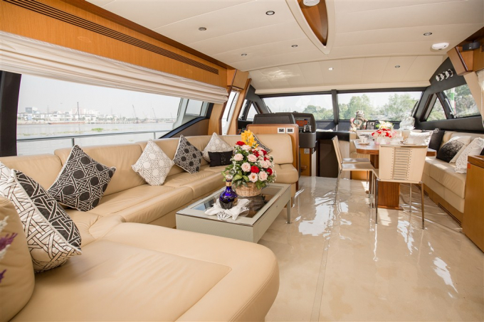 Trầm trồ với chiếc du thuyền hạng sạng h&agrave;ng đầu thế giới của L&yacute; Nh&atilde; Kỳ