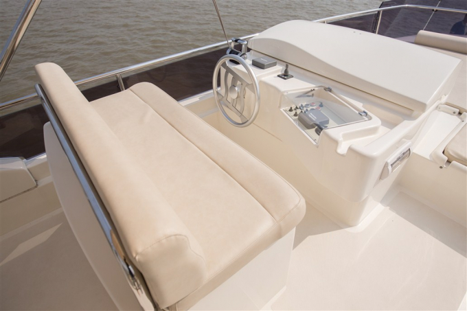 Trầm trồ với chiếc du thuyền hạng sạng h&agrave;ng đầu thế giới của L&yacute; Nh&atilde; Kỳ