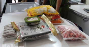 Một cửa hàng loại "VIP" ở Phủ Lý trữ, bán 36 kg thịt lợn đông lạnh hết hạn sử dụng cả tháng